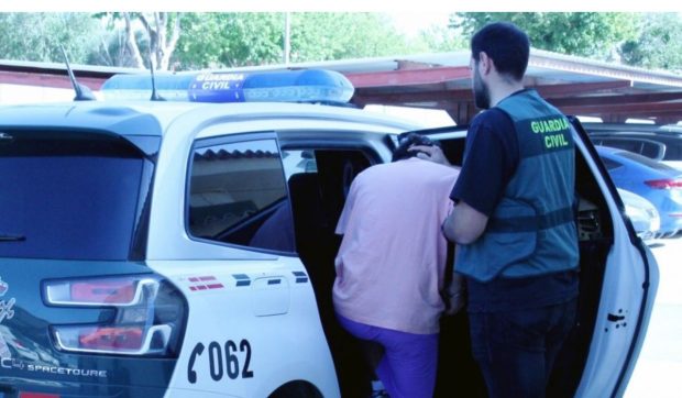 Un român a fost creierul unei operațiuni de tip omul de mijloc prin care a reușit să fure aproape jumătate de milion de euro