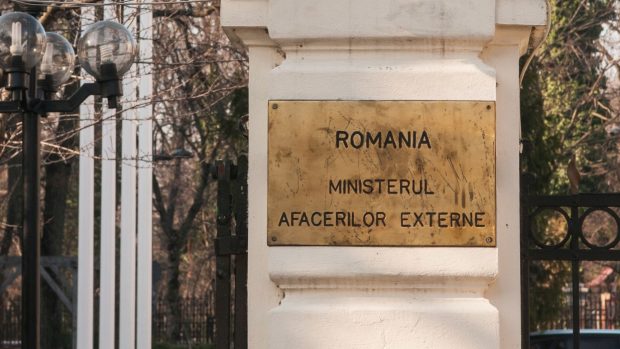 România trebuie să ceară explicit statelor UE predarea fugarilor, altfel aceștia pot rămâne acolo, avertizează MAE după decizia CJUE