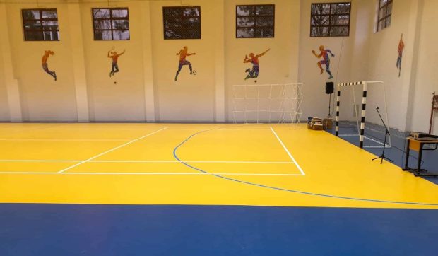 O comună din Iași, cu doar 127 de copii, este trecută în statisticile naționale cu nouă săli de gimnastică