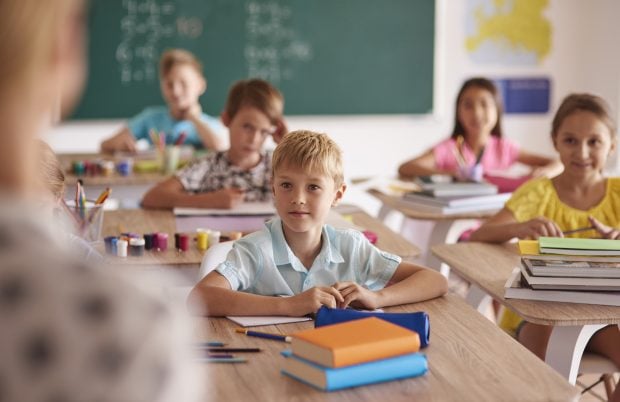 Luni începe școala! Cifrele care arată haosul din Educație: părinți stresați, copii anxioși și cheltuieli uriașe