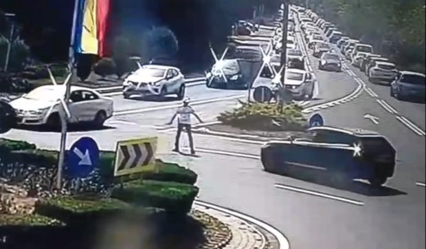 Un patron din Arad nu a înțeles ce i-a spus un polițist din Eforie, l-a lovit cu mașina și apoi a sunat la 112 și a spus că polițistul e beat