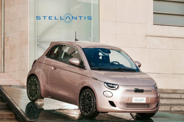Stellantis a dat afară 10.000 de angajați în Italia în ultimii patru ani, iar producția s-a înjumătățit față de 2004