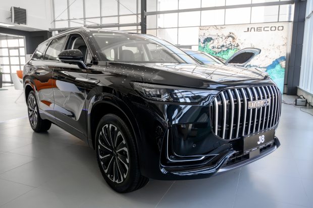 Constructorii auto chinezi au depășit Renault și Audi în Europa. Avalanșă de lansări și în România, permutări la Dacia