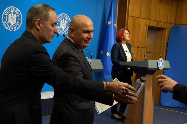 Ce se întâmplă cu TVA-ul din HoReCa? Guvernul susține că nivelul rămâne la fel, economiștii spun că statul trebuie să facă rost de bani de undeva