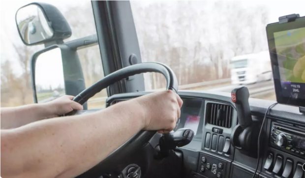 Un șofer de TIR a fost amendat cu 20.000 de euro, firma pentru care lucrează – cu 60.000 de euro: „Din Spania în Germania, aproape nonstop”