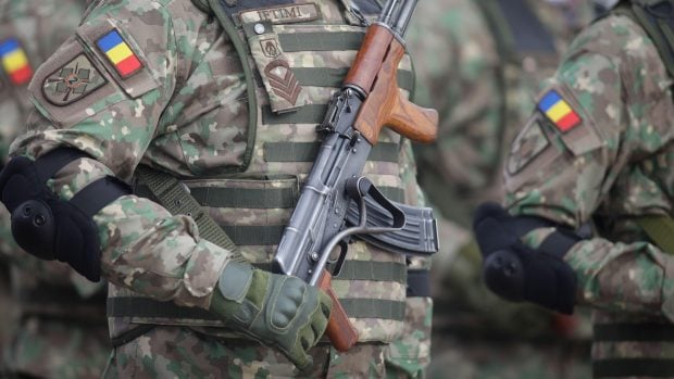 Vârsta de pensionare a militarilor nu crește, spune Moşteanu: „Discuția e doar despre anumite deduceri”