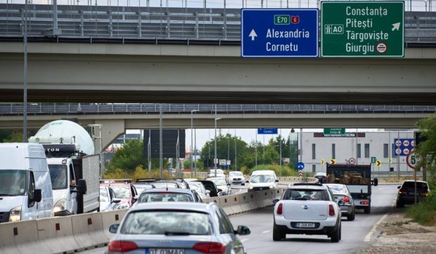 Șoferii români, aproape să plătească rovinietă pe un an mai scumpă decât dacă își luau în fiecare lună. Explicația lui Ilie Bolojan