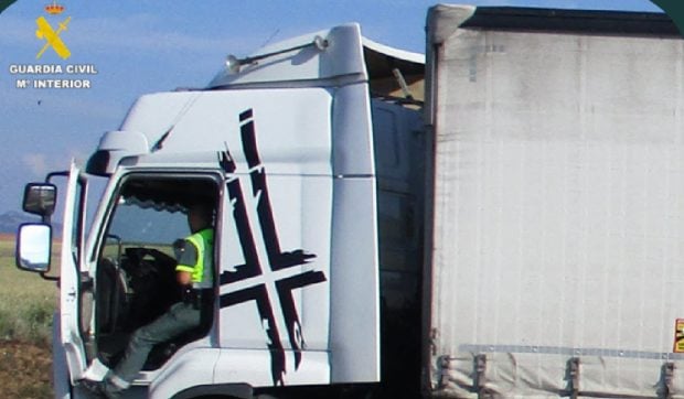 Doi șoferi de TIR care se schimbau la volan în mers au fost arestați, în Spania
