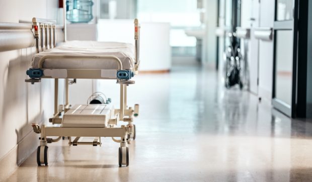 Românii trimiși din spitale la cabinete private îi pot reclama pe medici direct pe site-ul Ministerului Sănătății