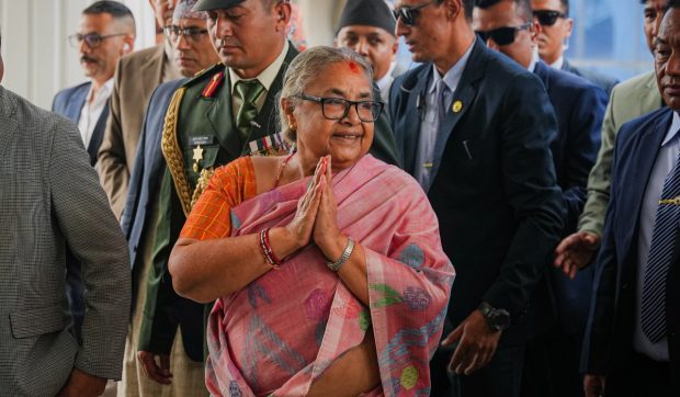Sushila Karki, aleasă de Gen Z pe Discord, a făcut închisoare după ce a luptat împreună cu soțul său să doboare monarhia din Nepal