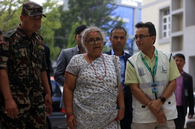 Nepalul are prima femeie prim-ministru din istorie, după revoluția Gen Z. Cine este Sushila Karki și de ce o susțin tinerii