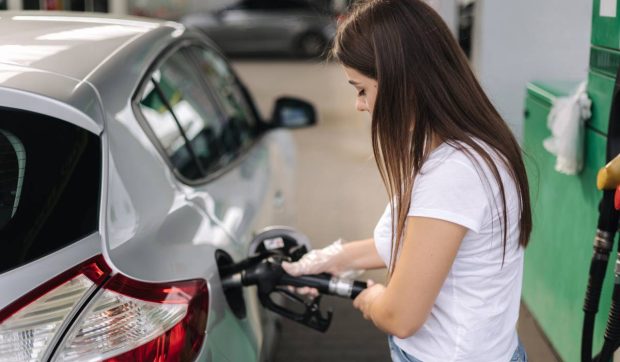 Gen Z rămâne fără combustibil în mașini pentru că tinerilor le e frică să le alimenteze