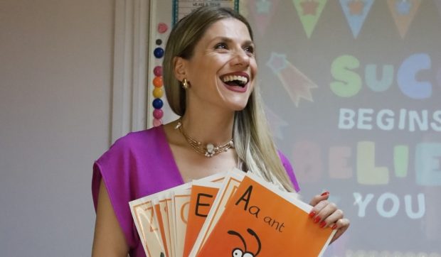 Imagine Stire Cum a apărut Tily Niculae în prima zi de școală ca profesoară. Cei doi copii îi sunt elevi: „E un nou început pentru noi” | 2review.ro