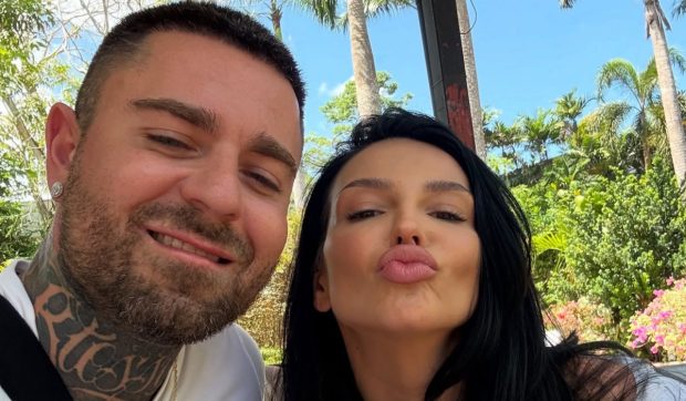 Francisca și TJ Miles au dezvăluit sexul bebelușului în cadrul unei petreceri. Cei doi sunt mai fericiți ca niciodată. „Acum știm!”