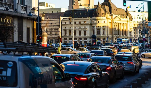 Orașele cu cel mai greu trafic din România. Șoferii din București pierd 12 zile pe an în mașină din cauza aglomerației