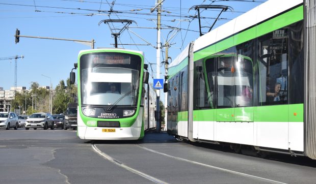 Două tramvaie s-au ciocnit în București: un copil a ajuns la spital după ce a fost rănit ușor