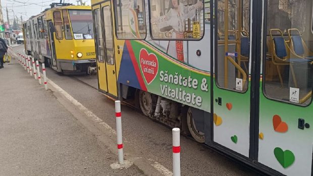 Primarul Ploieștiului a retras proiectul achiziției de 20 de tramvaie noi. Garniturile care circulă în oraș sunt vechi de jumătate de secol