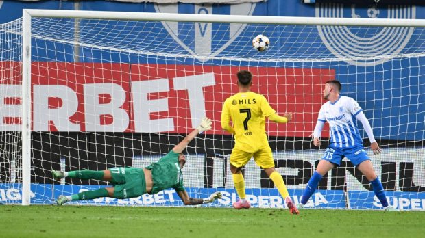 Universitatea Craiova-Dinamo, derby cu 4 goluri. Echipa lui Mirel Rădoi a jucat în inferioritate și a luat gol în minutul 90