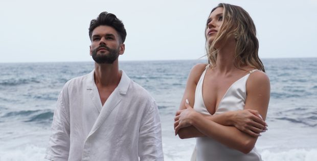 Imagine Stire Cum au apărut Edward Sanda și Ioana Ignat pe plaja din Tenerife. „Prietenia și chimia din studio a evoluat frumos” | 2review.ro