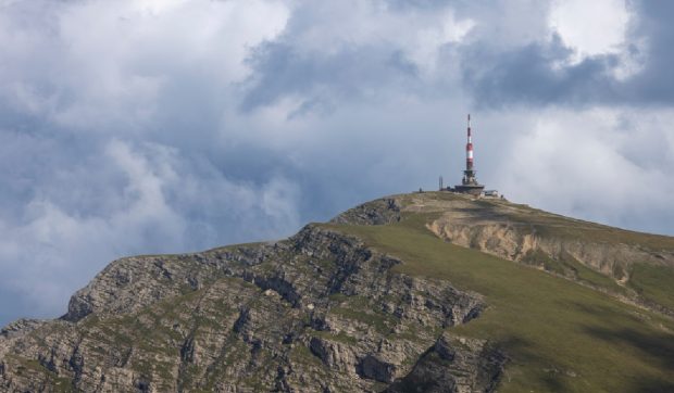 Doi turiști au fost salvați de jandarmii din Brașov, după 9 ore, de pe Vârfu Omu