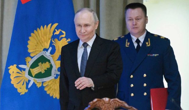 Fiul de 2 ani al procurorului general al Rusiei e proprietarul unui apartament de 7,7 milioane de euro, peste drum de Kremlin
