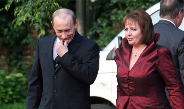 Cuibușorul de nebunii al lui Vladimir Putin: „Când familia subordonatului său nu era acasă, își aducea amanta acolo. Până a fost prins de Liudmila!”