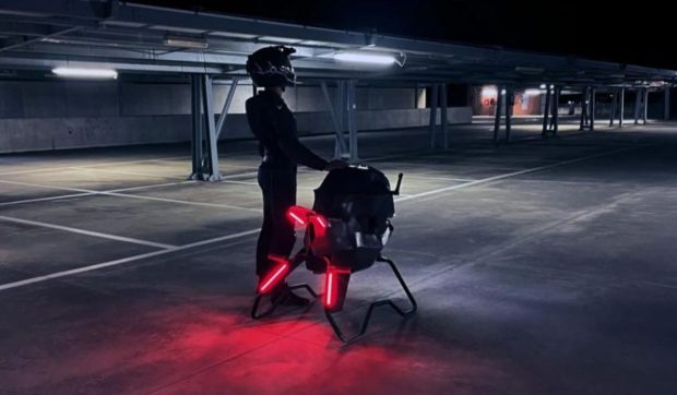 Cât costă „motocicleta aeriană” pentru milionari, cea mai scumpă jucărie nouă pentru cei cu bani
