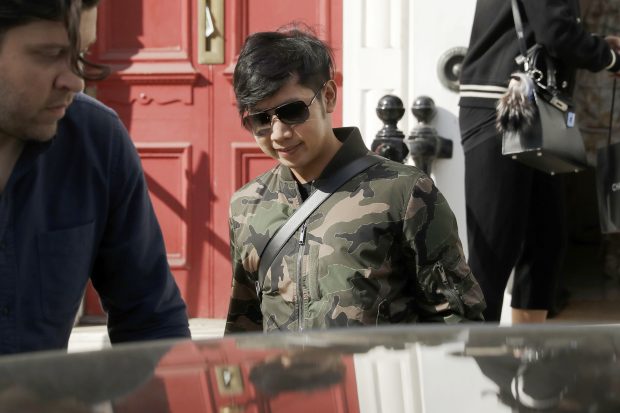 Moștenitorul Red Bull riscă închisoarea, după ce s-a redeschis ancheta legată de uciderea unui polițist thailandez. „Boss” l-a călcat cu mașina lui de lux
