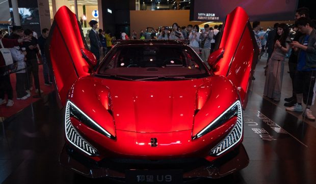 Noua hipermaşină electrică a chinezilor a doborât recordul Bugatti pentru cea mai rapidă maşină de serie din lume. Viteza impresionantă atinsă