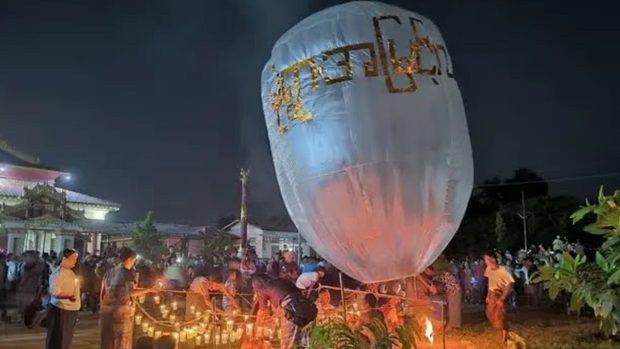 Vojska Mjanmara ubila 40 ljudi, vključno z otroki, v napadu s paraglajderji na protest proti hunti.