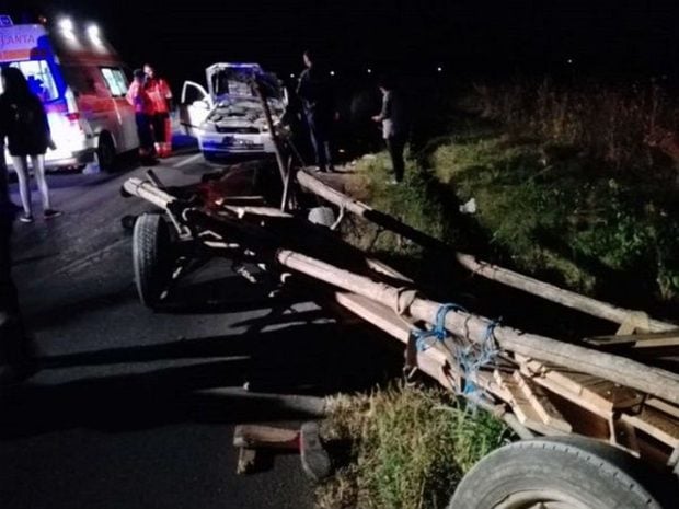 Un șofer francez care circula regulamentar a lovit o căruță nesemnalizată, în Dâmbovița. Nu este primul accident de acest fel pe DN7