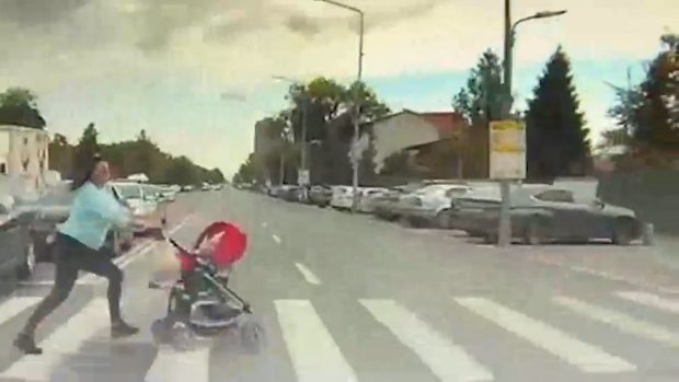 Șoferul BMW-ului care a spulberat o mamă și un copil pe Șoseaua Berceni a avut permisul suspendat în iulie pentru conducere agresivă. Tânărul a fost arestat preventiv