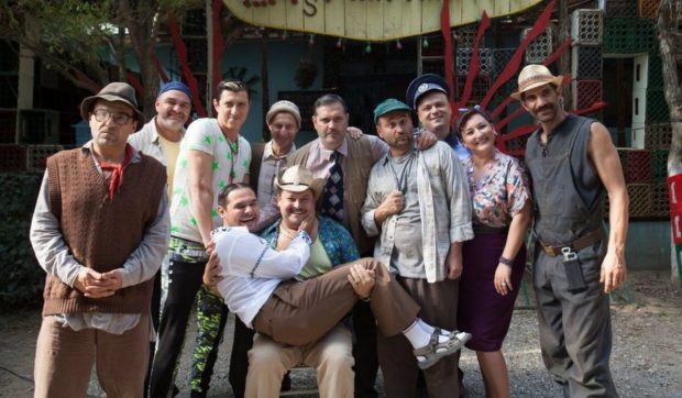 Imagine Stire Actorul din „Las Fierbinți” a divorțat în secret și s-a recăsătorit. Imagini de la nunta cu partenera mai tânără | 2review.ro