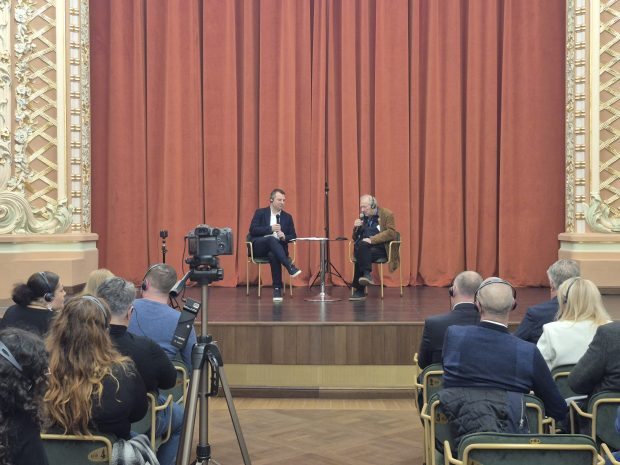 Disidentul polonez Adam Michnik, la Constanța: „Asta e șansa noastră, a României și Poloniei, că suntem membri UE și NATO”