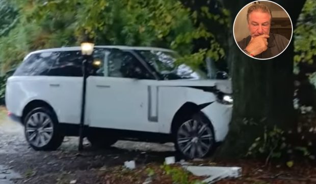 Primele imagini cu Alec Baldwin după ce a intrat cu mașina într-un copac. Cine se afla alături de el