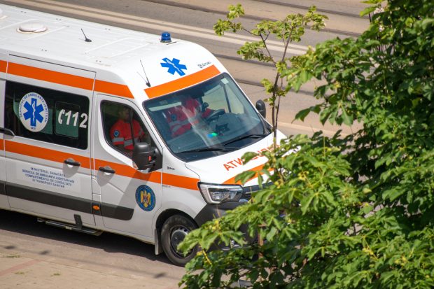 Un bebeluș de două luni din Constanța a murit după ce s-ar fi înecat cu mâncare