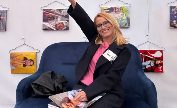 Imagine Stire Andreea Esca se simte „rușinată” față de oamenii pe care i-ar fi „panicat de moarte” pentru o „ploicică de toamnă”: „Știți pe cine înjură ei acum?” | 2review.ro