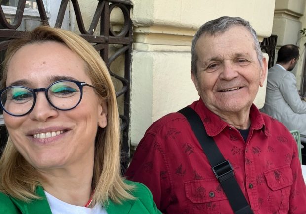 Imagine Stire Andreea Esca, mesaj pentru tatăl ei, care a împlinit 87 de ani: „Ultimele luni l-au cam pus la încercare. Mulțumim medicilor” | 2review.ro