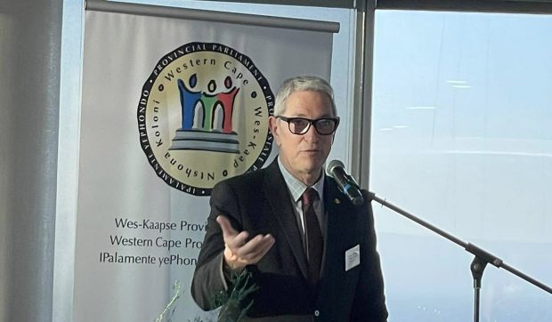 MAE l-a „uitat” în postul de consul general la Cape Town pe fostul jurnalist Andrei Zaharescu, mutat în Africa de 12 ani. Ce alți diplomați și-au depășit mandatele
