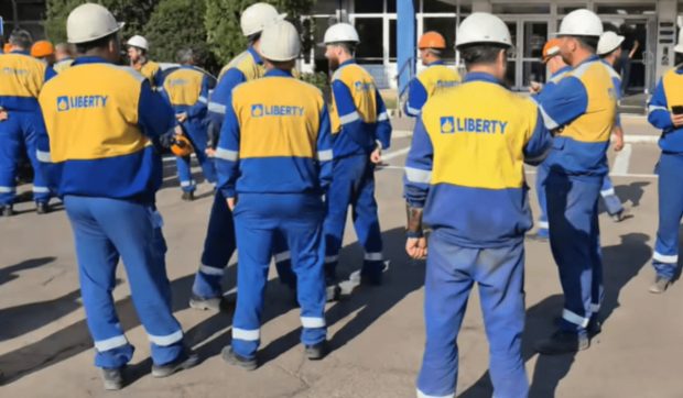 Mii de siderurgiști din Galați sunt disperați: Liberty n-a mai plătit salariile de două luni, bonurile de masă nu s-au mai dat de trei luni