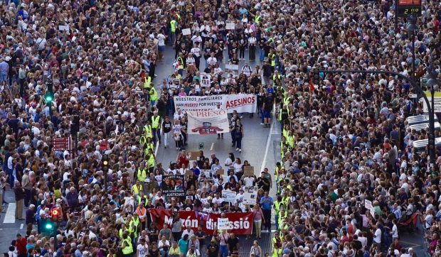 Peste 50.000 de oameni au ieșit în stradă în Valencia, la un an de la inundațiile care au omorât 229 de oameni