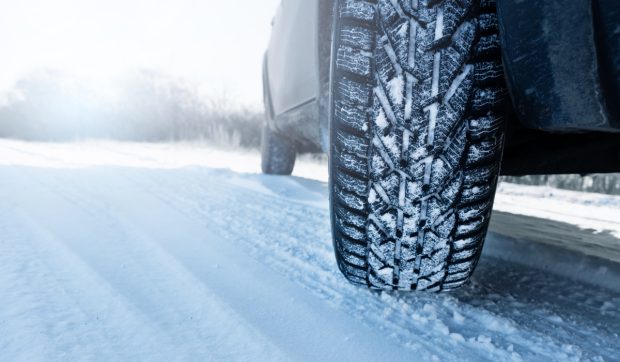 Limita de temperatură la care șoferii ar trebui să facă trecerea la anvelopele de iarnă