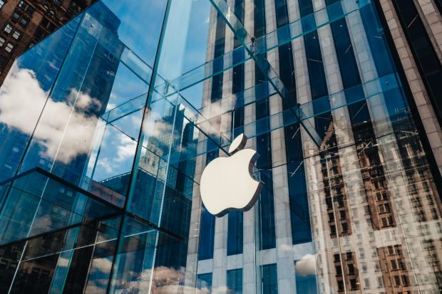 Apple, găsită vinovată că a impus comisioane nedrepte în App Store, potrivit unei decizii din Marea Britanie