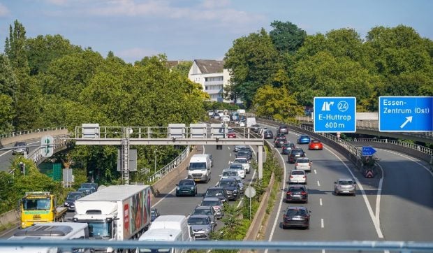 De ce nu există limită de viteză pe autostrăzile germane. Legea a fost schimbată în timpul Războiului Rece