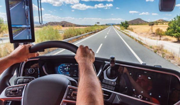 2.500 de euro pentru tineri până în 35 de ani, inclusiv români. Italia oferă bani celor care vor să fie șoferi de camion
