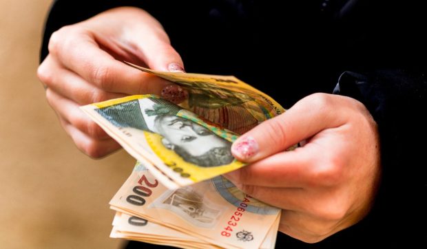 Când primesc pensionarii ajutorul de 400 de lei, în decembrie. Anunțul oficial al ministrului Muncii