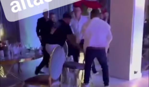 Bătaie la o nuntă din Craiova, între doi interlopi: unul dintre ei a scos cuțitul și l-a fugărit pe celălalt