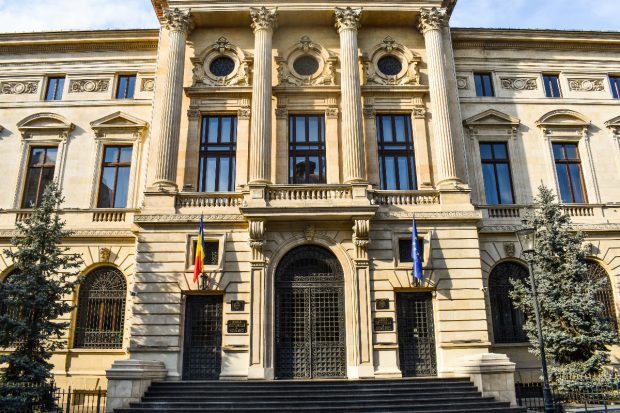BNR lansează prima monedă colorată din istoria României, dedicată lui Lucian Blaga