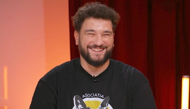 Imagine Stire Ce studii are Bogdan Drăcea: „Ești cam nimic! Limbaj limitat”. Cum a ajuns să facă stand-up comedy | 2review.ro