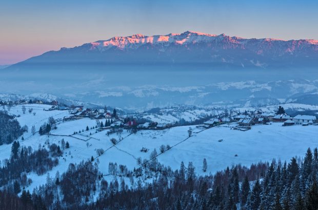 Fără curent de 24 de ore în stațiunile Bran, Fundata, Moeciu și Peștera. Turiștii pleacă grupuri, grupuri